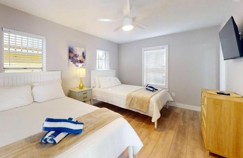 Madeira Beach House | Island Paradise Cottages - Complex
