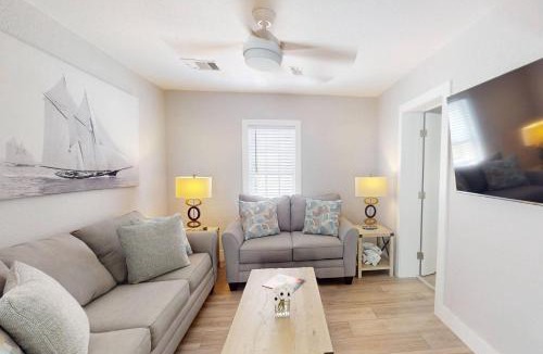 Madeira Beach House | Island Paradise Cottages - Complex