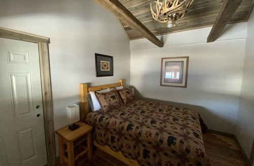 Island Park Hotel | Island Park Lodge