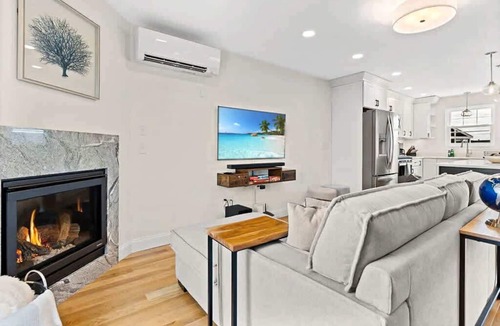 Hampton House | Island Path Escape | 9 Mins to Beach | Balcony