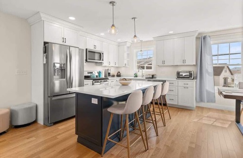 Hampton House | Island Path Escape | 9 Mins to Beach | Balcony