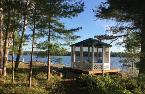 Nipissing House | Island Retreat at waters edge Boat&Motor Included