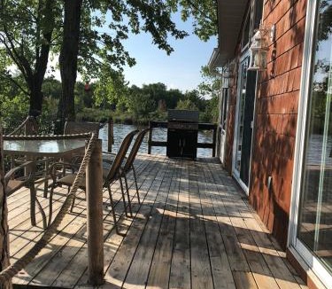 Nipissing House | Island Retreat at waters edge Boat&Motor Included