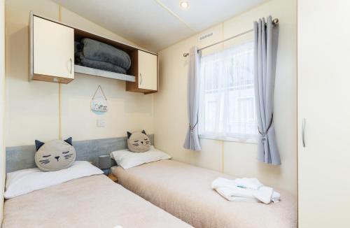 Sandown Other | Island Retreat