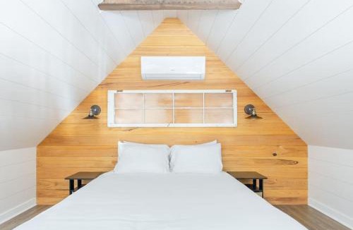 Charleston House | Island Retreat - Great for Large Groups