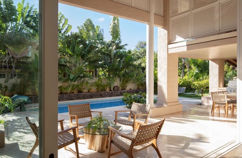 Portlock House | Island Style Elegance on a Beach Access