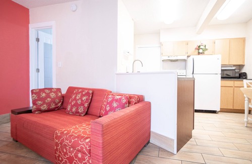 Venice Hotel | Island Sun Inn & Suites - Historic Venice & Beach Getaway