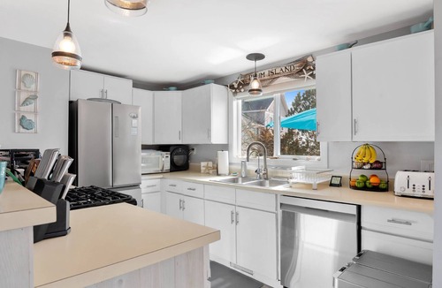 Newbury House | Island SunRise: Plum Island Escape – Beaches, Festivals & Downtown Fun!