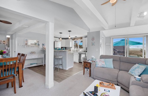 Newbury House | Island SunRise: Plum Island Escape – Beaches, Festivals & Downtown Fun!