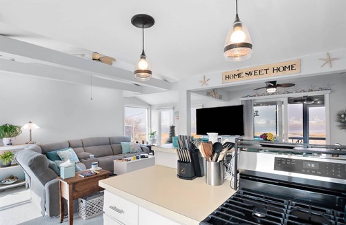 Newbury House | Island SunRise: Plum Island Escape – Beaches, Festivals & Downtown Fun!