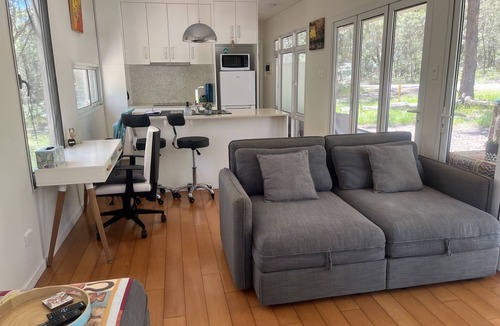 Brisbane Waterfront Cabin | Island Tank Aviary