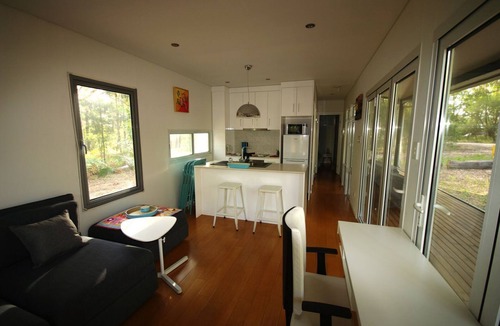 Brisbane Waterfront Cabin | Island Tank Aviary