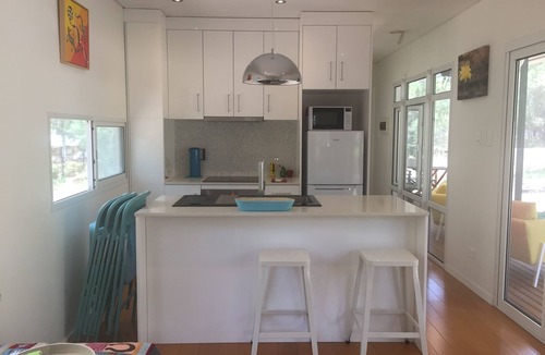 Brisbane Waterfront Cabin | Island Tank Aviary