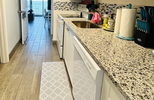 Myrtle Beach Condo | 💎ISLAND TIME Dolphin Shack; Gorgeous Direct Oceanfront Balcony King Luxury Bed