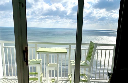 Myrtle Beach Condo | 💎ISLAND TIME Dolphin Shack; Gorgeous Direct Oceanfront Balcony King Luxury Bed
