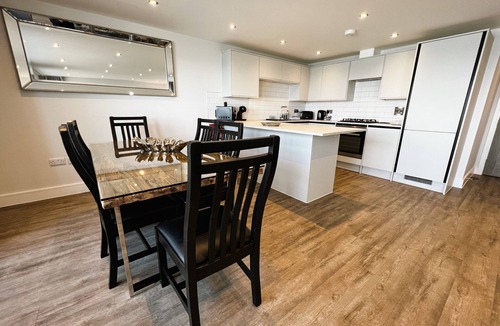 Sandown Apartment | Island Time