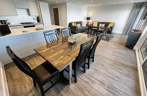 Sandown Apartment | Island Time