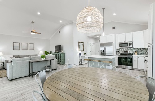 Galveston House | ISLAND TIME - Walking distance to beach + Amenities