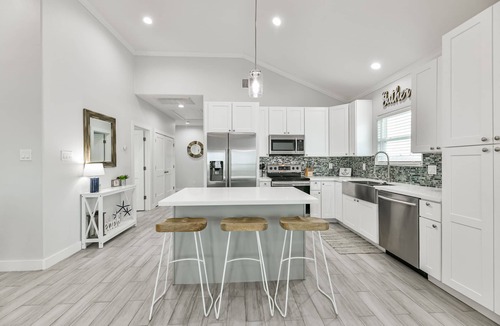 Galveston House | ISLAND TIME - Walking distance to beach + Amenities