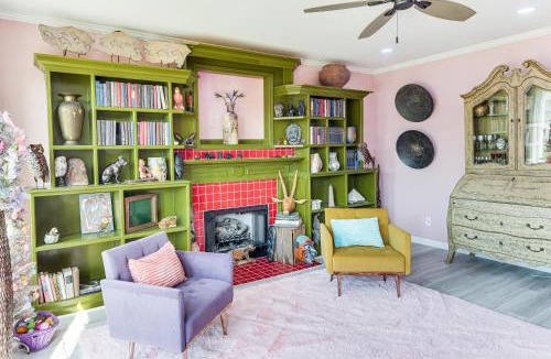Murfreesboro House | Island Vibes Home with Fire Pit in Murfreesboro!