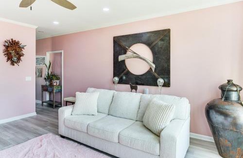 Murfreesboro House | Island Vibes Home with Fire Pit in Murfreesboro!