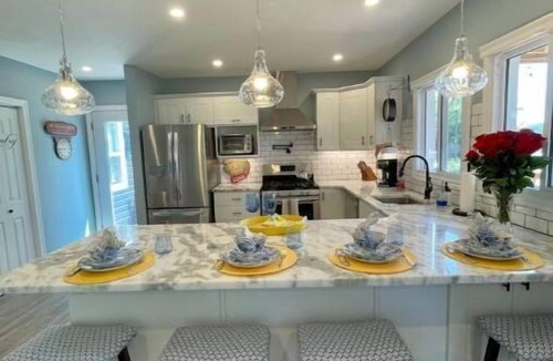 Boblo Island House | Island View Escape in Historic Amherstburg !