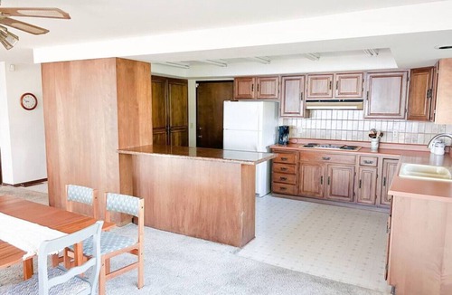 La Conner House | Island-View Getaway – Waterfront Setting with Deck & Grassy Yard