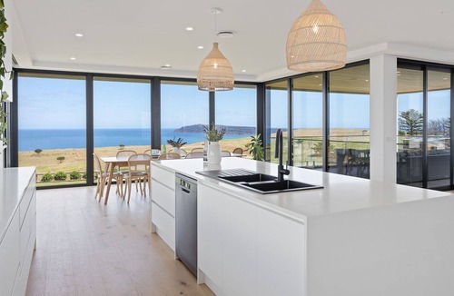 San Remo House | Island View in San Remo