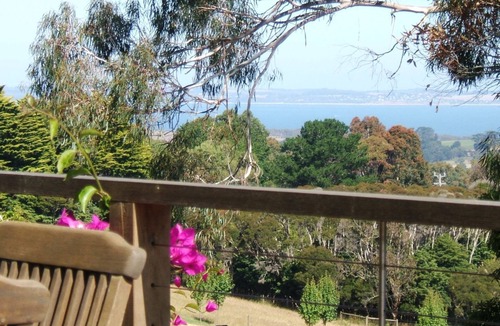 Red Hill South Apartment | Island View Studio Red Hill - Private romantic couples retreat.