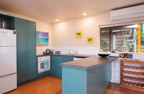 Palm Beach House | Island View - Walk to Palm Beach