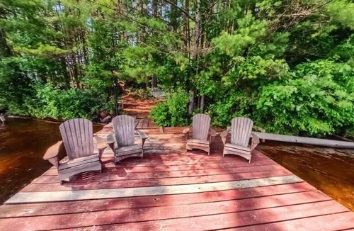 Brantingham House | Island Waterfront w/Pontoon boat, HotTub, Dogs Lv!