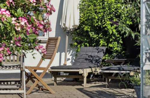 Avernako House | Island weekend home with pastels and view
