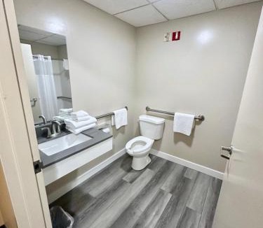 Put-in-Bay Hotel | Islander Inn