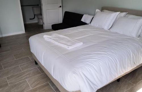 Grimes Hotel | Islander Motel