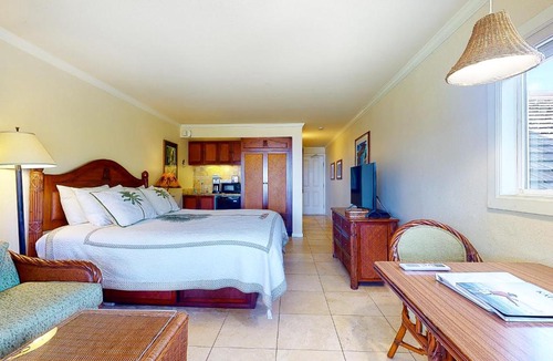 Wailua Hotel | Islander on the Beach 309