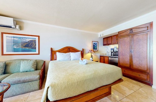 Wailua Hotel | Islander on the Beach 353