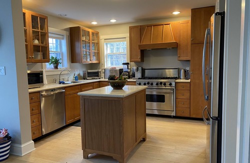 Nantucket Town House | Island’s best “walk everywhere” location. ❤️ 2026 dates + car ferry available!