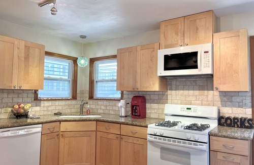 San Jacinto House | IslandSeabreeze-Steps to Beach+1 Night Stays+Great for Cruisers/Families/Couples