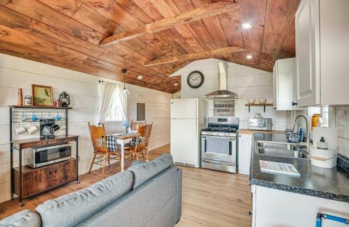 Isle La Motte House | Isle La Motte Cabin ~ 3 Mi to Lake Champlain!