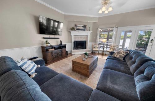 Murchison House | Isleview Retreat at Calendar Lake