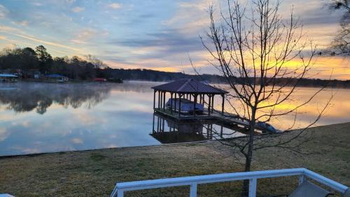 Murchison House | Isleview Retreat at Calendar Lake