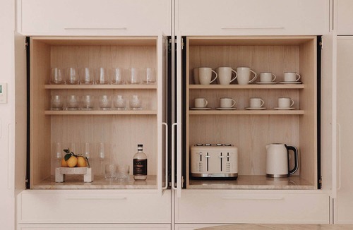 Gerroa House | Isola Gerroa Summary: