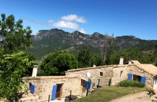 Mornans Cottage | Isolated group accommodation 36pers.