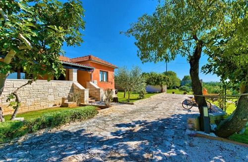 Fazana House | * ISOLATED HOUSE, HUGE GARDEN, FANTASTIC SEA VIEW *
