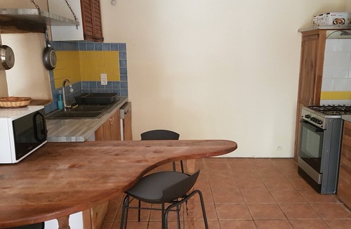 Valady House | Isolated house set in vineyards and woods