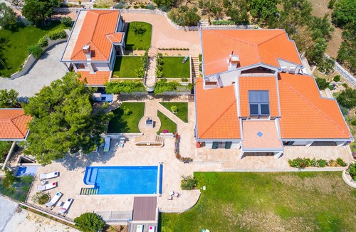 Plano Villa | ISOLATED Luxury Villa With Private Pool and Sea View ,Perfect for Small Weddings