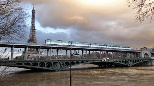 Chatillon Bed & Breakfast | Issy Citea Access Consigne dayuse Room - Work and Day Rest Timeshare - 2 min tram - Formule Temps Partagé - Navette ile d'Issy Avenue Paris 92320 espace nuit Capsule Chatillon Night