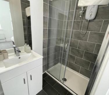 Newcastle-Under-Lyme House | ISUITES