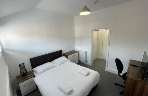 Newcastle-Under-Lyme House | ISUITES