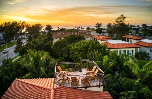Holmes Beach House | It's a Jungle Out There
